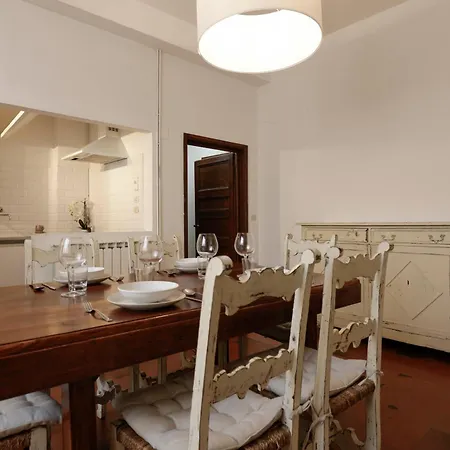 Ponte Vecchio Deluxe Apartment *